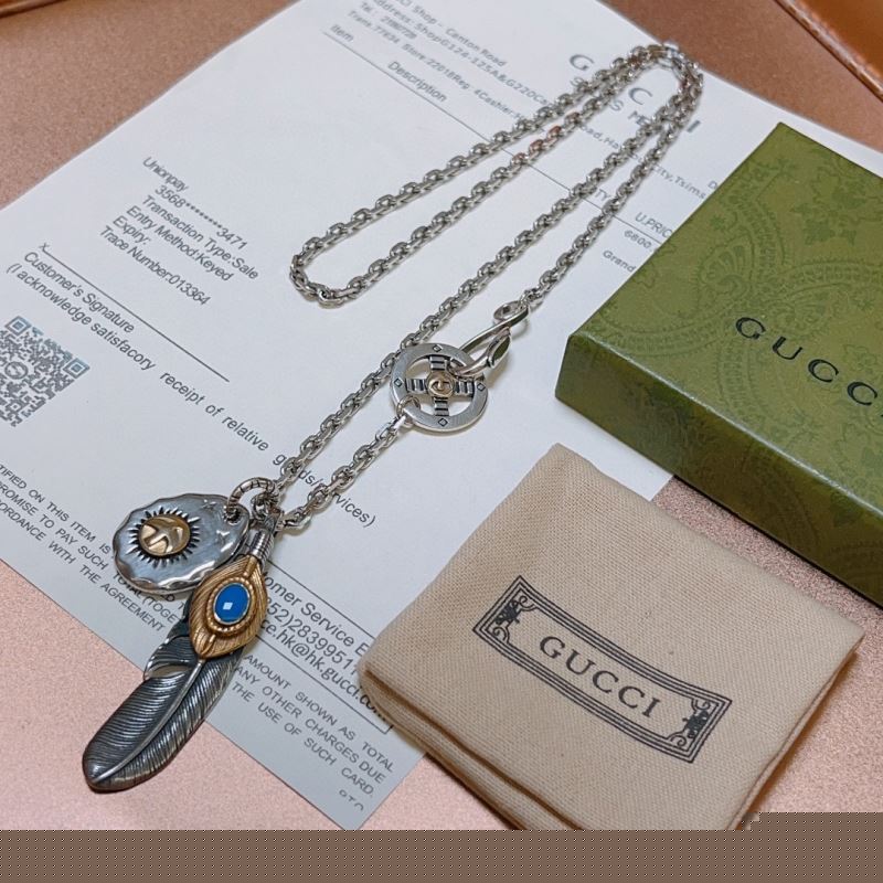 G*u*i necklaces
